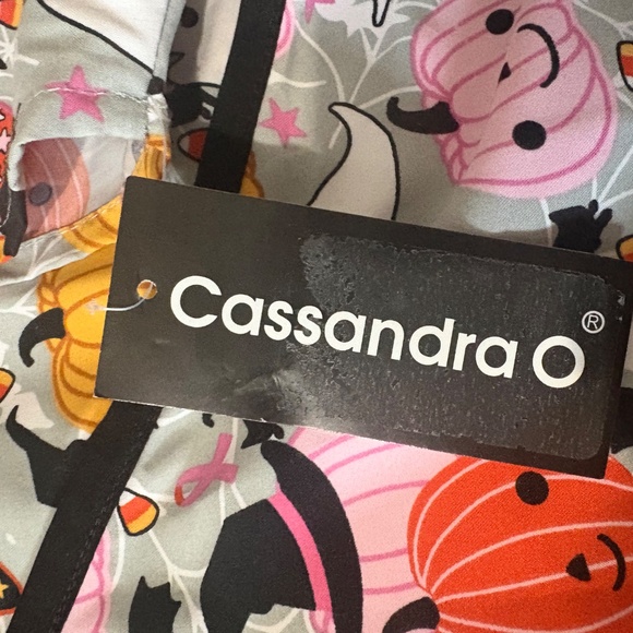 NWT Scrub TopCassandra O Halloween-themed medical - size 2XL - Picture 4 of 11